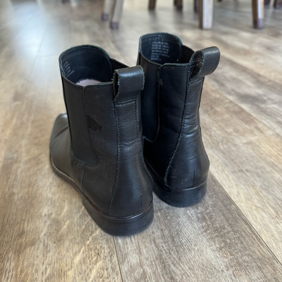 J. Crew Black Leather Chelsea Boots with Contrast Stitching - Picture 5 of 9
